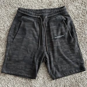 Alphalete Core Short Size Medium